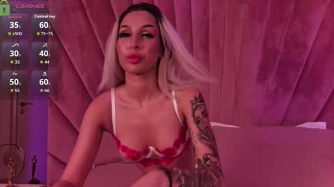 Snapshot of ariannalure chatting on November 22, 2025, 8:19 pm Arianna online show from November 22, 2025, 8:19 pm