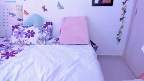 Snapshot of ariannna08_ chatting on December 6, 2024, 12:05 pm ariannna08_ online show from December 6, 2024, 12:05 pm