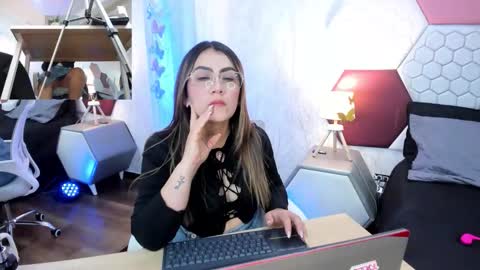 Snapshot of ariarous chatting on May 23, 2026, 4:44 pm aria online show from May 23, 2026, 4:44 pm