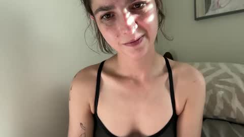 Snapshot of ariel_lena chatting on October 1, 2025, 8:04 pm Ariel online show from October 1, 2025, 8:04 pm