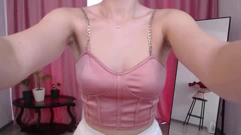 Snapshot of ariella_meow246 chatting on February 6, 2026, 9:45 am Ariella online show from February 6, 2026, 9:45 am