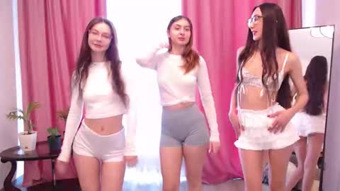 Snapshot of ariella_meow246 chatting on February 10, 2026, 7:12 am Ariella online show from February 10, 2026, 7:12 am