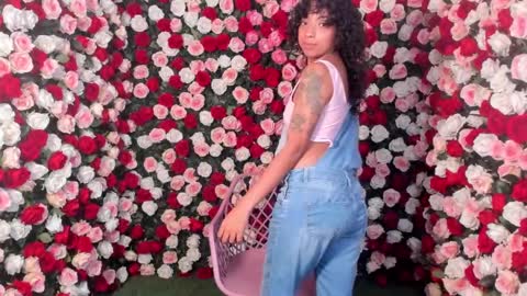 Snapshot of ariella_ruiz chatting on January 30, 2025, 12:37 pm A R I online show from January 30, 2025, 12:37 pm