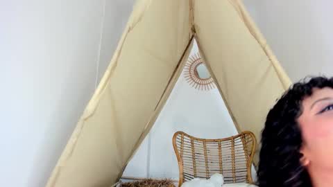 Snapshot of ariella_ruiz chatting on October 12, 2025, 12:04 pm A R I online show from October 12, 2025, 12:04 pm