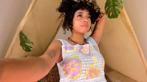 Snapshot of ariella_ruiz chatting on November 6, 2025, 12:06 pm A R I online show from November 6, 2025, 12:06 pm