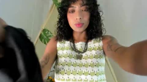 Snapshot of ariella_ruiz chatting on November 26, 2025, 11:55 am A R I online show from November 26, 2025, 11:55 am