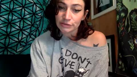 Snapshot of arielwyld chatting on December 3, 2024, 5:01 pm ariel  colin when hes here online show from December 3, 2024, 5:01 pm