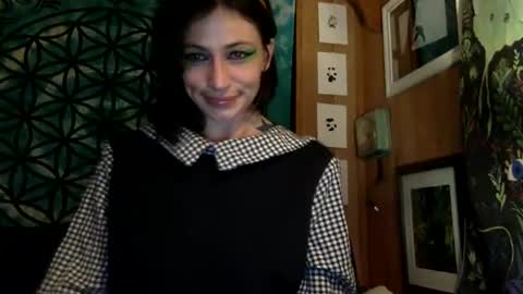 Snapshot of arielwyld chatting on December 8, 2024, 6:01 am ariel  colin when hes here online show from December 8, 2024, 6:01 am