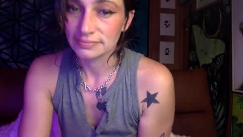 Snapshot of arielwyld chatting on December 15, 2024, 12:40 am ariel  colin when hes here online show from December 15, 2024, 12:40 am