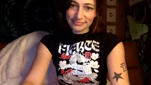 Snapshot of arielwyld chatting on December 15, 2024, 11:55 am ariel  colin when hes here online show from December 15, 2024, 11:55 am