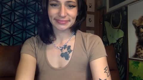 Snapshot of arielwyld chatting on December 16, 2024, 3:32 pm ariel  colin when hes here online show from December 16, 2024, 3:32 pm