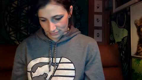 Snapshot of arielwyld chatting on December 17, 2024, 2:44 am ariel  colin when hes here online show from December 17, 2024, 2:44 am