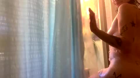 Snapshot of arielwyld chatting on December 19, 2024, 1:40 pm ariel  colin when hes here online show from December 19, 2024, 1:40 pm