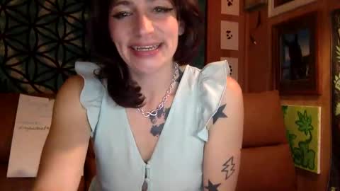 Snapshot of arielwyld chatting on January 5, 2025, 11:22 pm ariel  colin when hes here online show from January 5, 2025, 11:22 pm