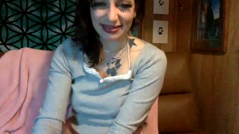 Snapshot of arielwyld chatting on March 5, 2025, 2:36 am ariel  colin when hes here online show from March 5, 2025, 2:36 am