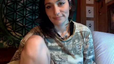 Snapshot of arielwyld chatting on March 11, 2025, 12:33 am ariel  colin when hes here online show from March 11, 2025, 12:33 am