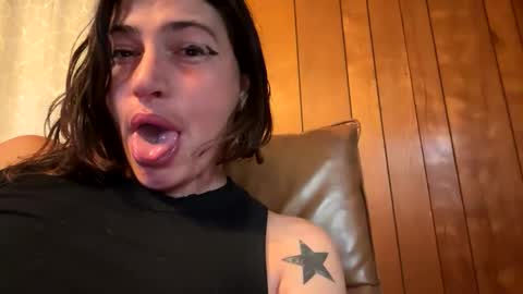 Snapshot of arielwyld chatting on October 20, 2025, 8:42 pm ariel  colin when hes here online show from October 20, 2025, 8:42 pm