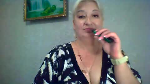 Snapshot of arielxloveresss chatting on August 3, 2026, 9:26 am ArielXLoveresss online show from August 3, 2026, 9:26 am