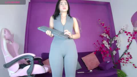 Ari online show from November 23, 2025, 3:23 pm