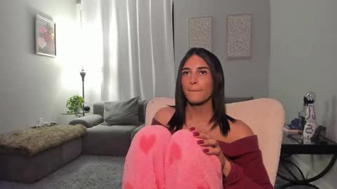 Snapshot of ariia1_ chatting on December 19, 2025, 8:54 am Aria online show from December 19, 2025, 8:54 am