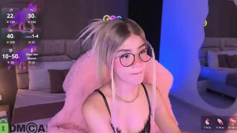 Snapshot of arinextdoor chatting on October 22, 2025, 11:15 pm Ari online show from October 22, 2025, 11:15 pm