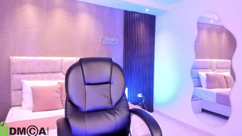 Snapshot of arinextdoor chatting on October 25, 2025, 12:51 am Ari online show from October 25, 2025, 12:51 am