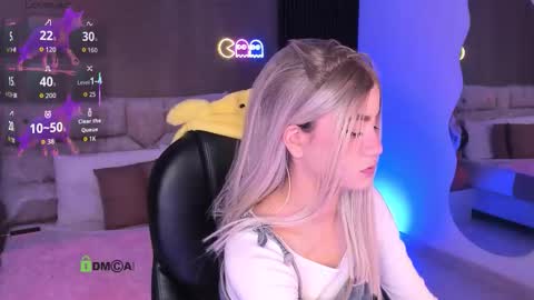 Snapshot of arinextdoor chatting on October 30, 2025, 11:05 pm Ari online show from October 30, 2025, 11:05 pm