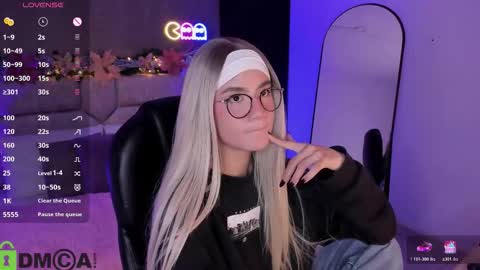 Snapshot of arinextdoor chatting on December 14, 2025, 1:55 am Ari online show from December 14, 2025, 1:55 am