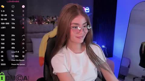 Snapshot of arinextdoor chatting on December 15, 2025, 1:21 am Ari online show from December 15, 2025, 1:21 am