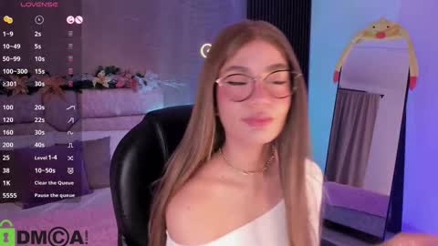 Snapshot of arinextdoor chatting on December 17, 2025, 9:32 pm Ari online show from December 17, 2025, 9:32 pm