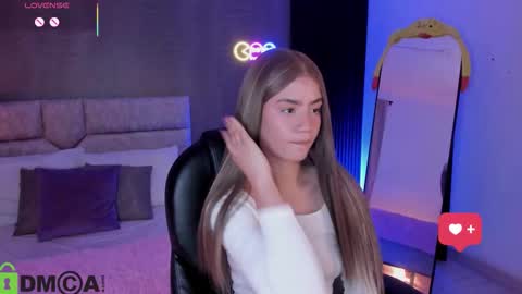 Snapshot of arinextdoor chatting on January 13, 2026, 2:06 am Ari online show from January 13, 2026, 2:06 am