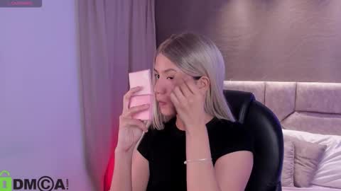 Snapshot of arinextdoor chatting on February 1, 2026, 2:32 am Ari online show from February 1, 2026, 2:32 am