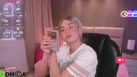 Snapshot of arinextdoor chatting on February 5, 2026, 4:06 am Ari online show from February 5, 2026, 4:06 am