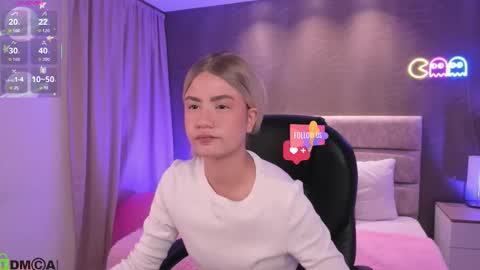 Snapshot of arinextdoor chatting on February 8, 2026, 3:21 am Ari online show from February 8, 2026, 3:21 am