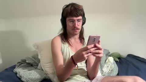 Snapshot of aristae chatting on October 19, 2025, 1:23 pm Ariste online show from October 19, 2025, 1:23 pm