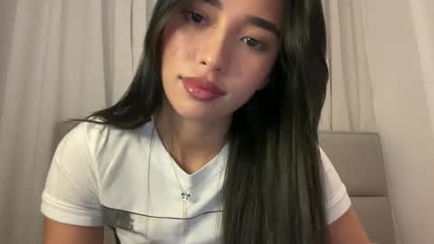 Lily online show from November 17, 2025, 3:07 pm