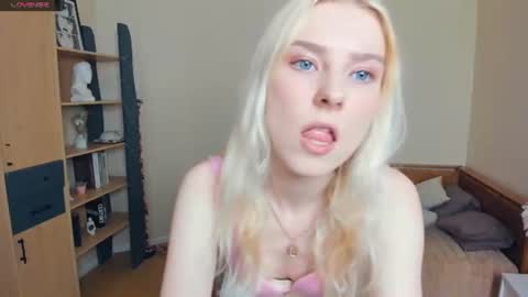 Snapshot of arlavitullo chatting on June 16, 2026, 7:00 am Emily online show from June 16, 2026, 7:00 am