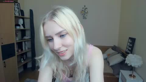 Snapshot of arlavitullo chatting on July 15, 2026, 8:19 am Emily online show from July 15, 2026, 8:19 am