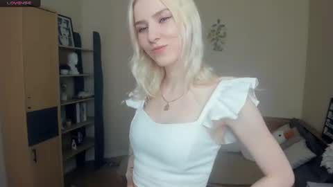 Snapshot of arlavitullo chatting on July 17, 2026, 6:53 am Emily online show from July 17, 2026, 6:53 am