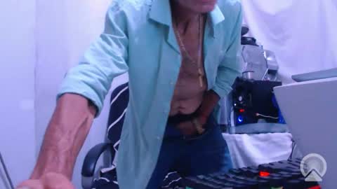 armaduradeacero online show from October 21, 2025, 5:52 am