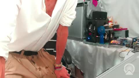 armaduradeacero online show from October 24, 2025, 3:25 am