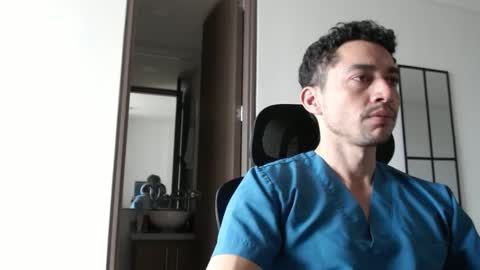 Snapshot of armand_05 chatting on October 3, 2025, 5:32 pm Armand online show from October 3, 2025, 5:32 pm