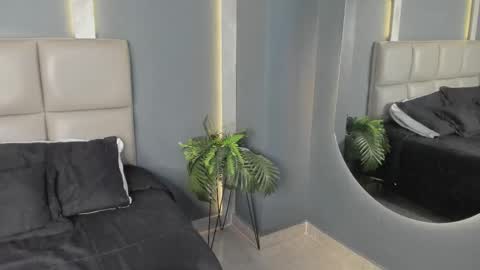 Arohom Lester online show from December 2, 2025, 11:04 am