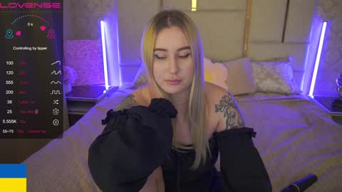 Snapshot of arolinanight chatting on December 11, 2024, 5:00 am AROLINA online show from December 11, 2024, 5:00 am