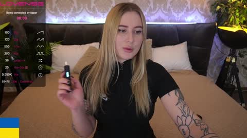 Snapshot of arolinanight chatting on December 11, 2024, 9:12 pm AROLINA online show from December 11, 2024, 9:12 pm