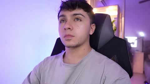 Snapshot of aron__cooper chatting on December 20, 2025, 2:18 am aron__cooper online show from December 20, 2025, 2:18 am