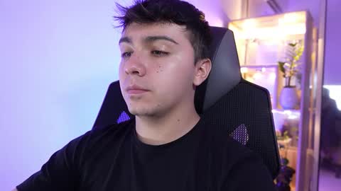 Snapshot of aron__cooper chatting on February 1, 2026, 12:31 am aron__cooper online show from February 1, 2026, 12:31 am