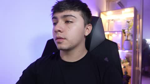 Snapshot of aron__cooper chatting on February 2, 2026, 12:31 am aron__cooper online show from February 2, 2026, 12:31 am