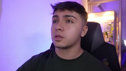 Snapshot of aron__cooper chatting on February 9, 2026, 12:14 am aron__cooper online show from February 9, 2026, 12:14 am