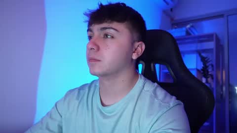 aron__cooper online show from May 6, 2026, 1:14 am